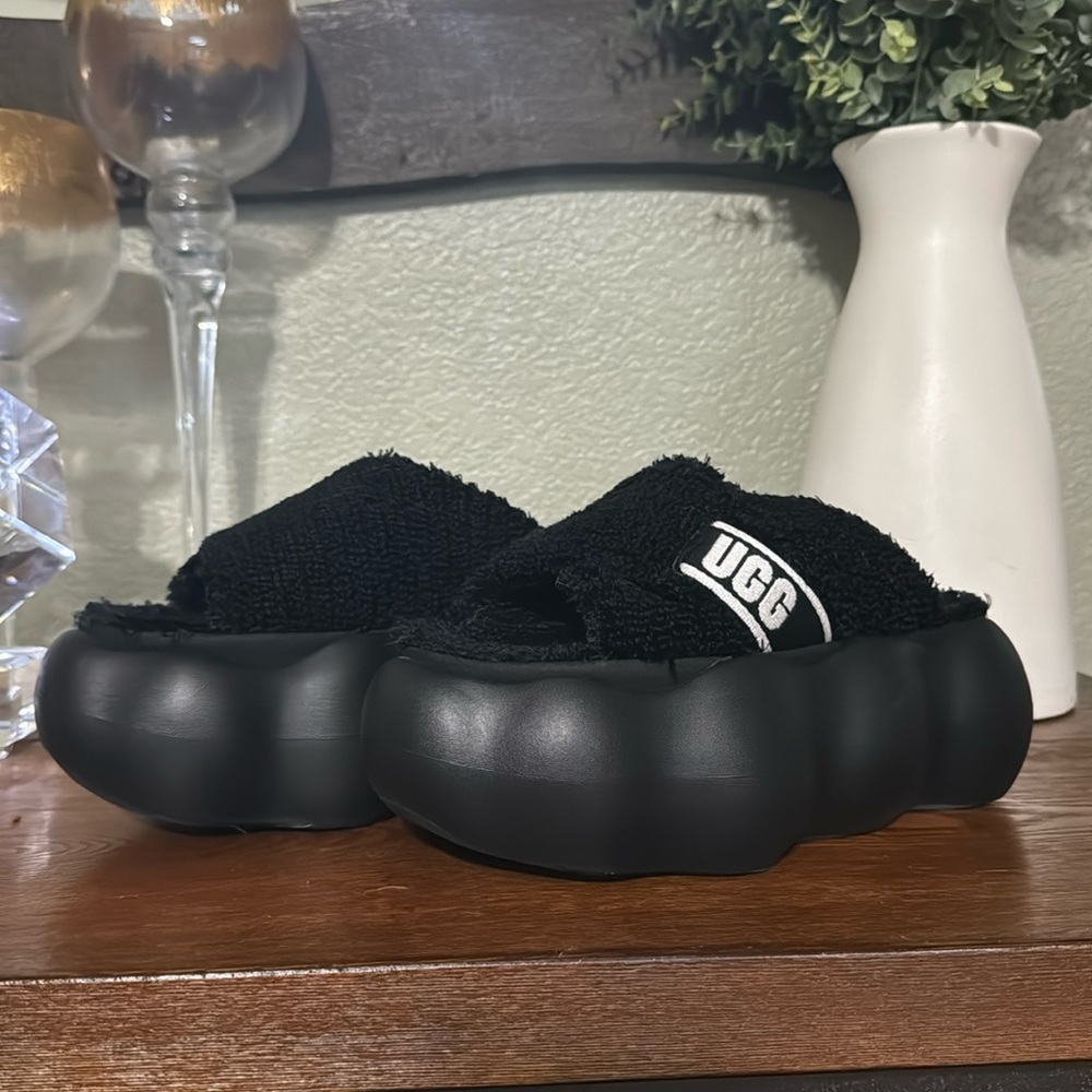 Ugg’s Sugarcloud Slippers